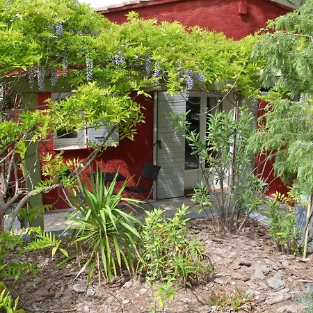Les Mayombes Bed & Breakfast 3*
