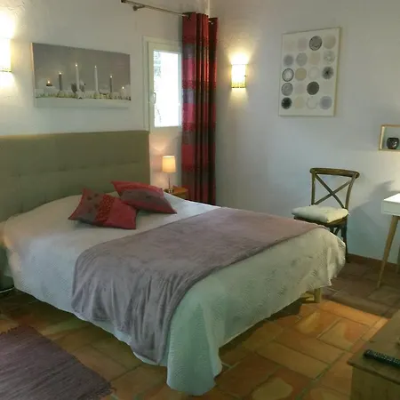 Les Mayombes Bed & Breakfast 3*